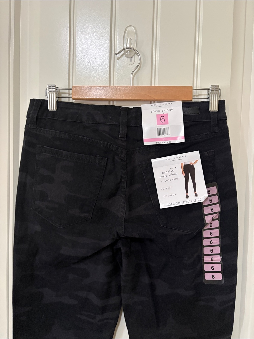 Women’s Black Camo Skinny Pants - Picture 10 of 12
